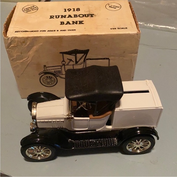 ERTL 1918 Runabout Bank - Picture 1 of 8